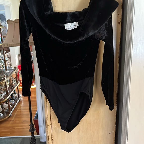 Black velvet faux collar body suit large - Picture 2 of 4